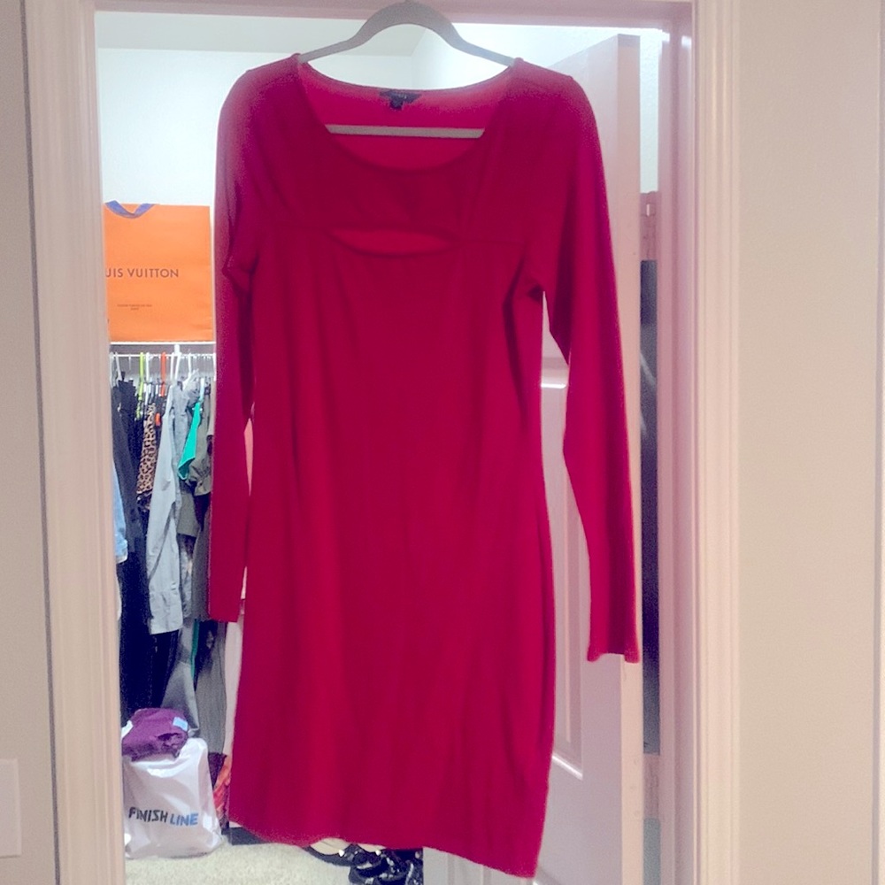Red long sleeve Guess dress, knee length.. gentle warn, XL